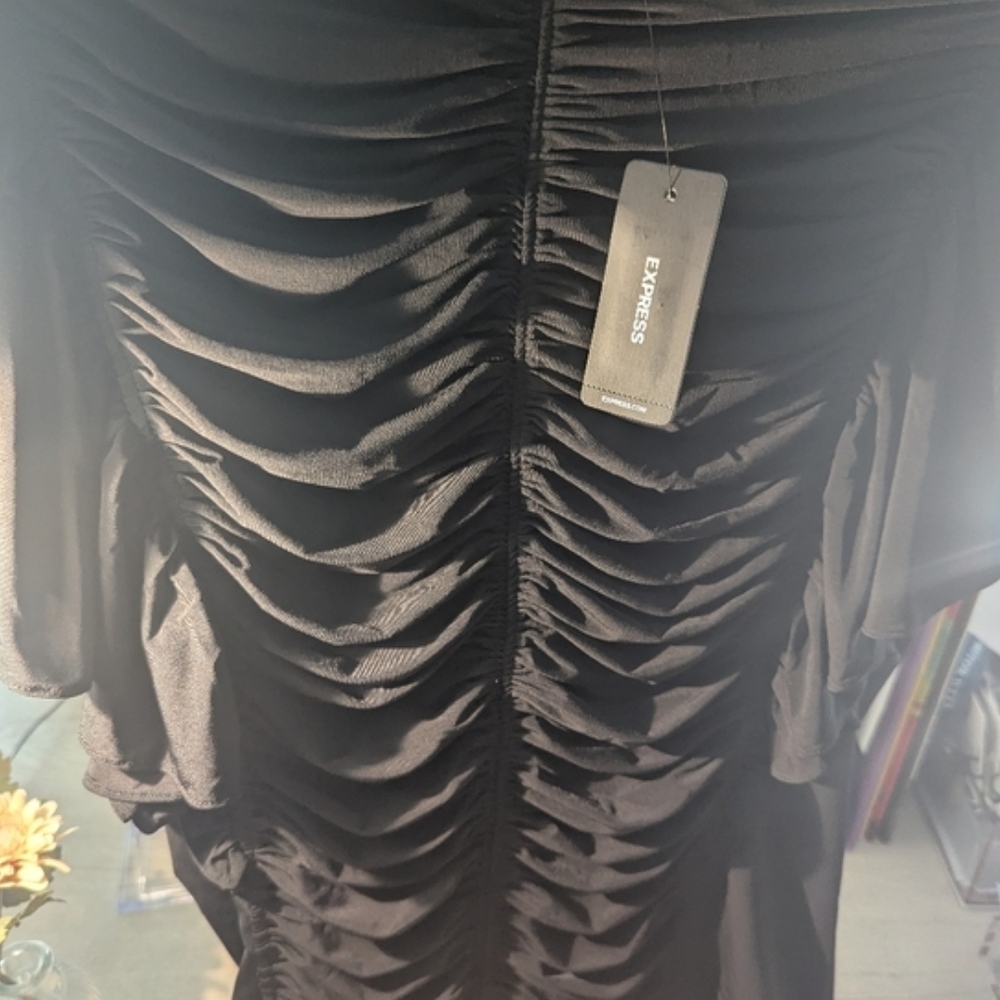 Express Ruched Short Sleeve Blouse NWT - Picture 4 of 8